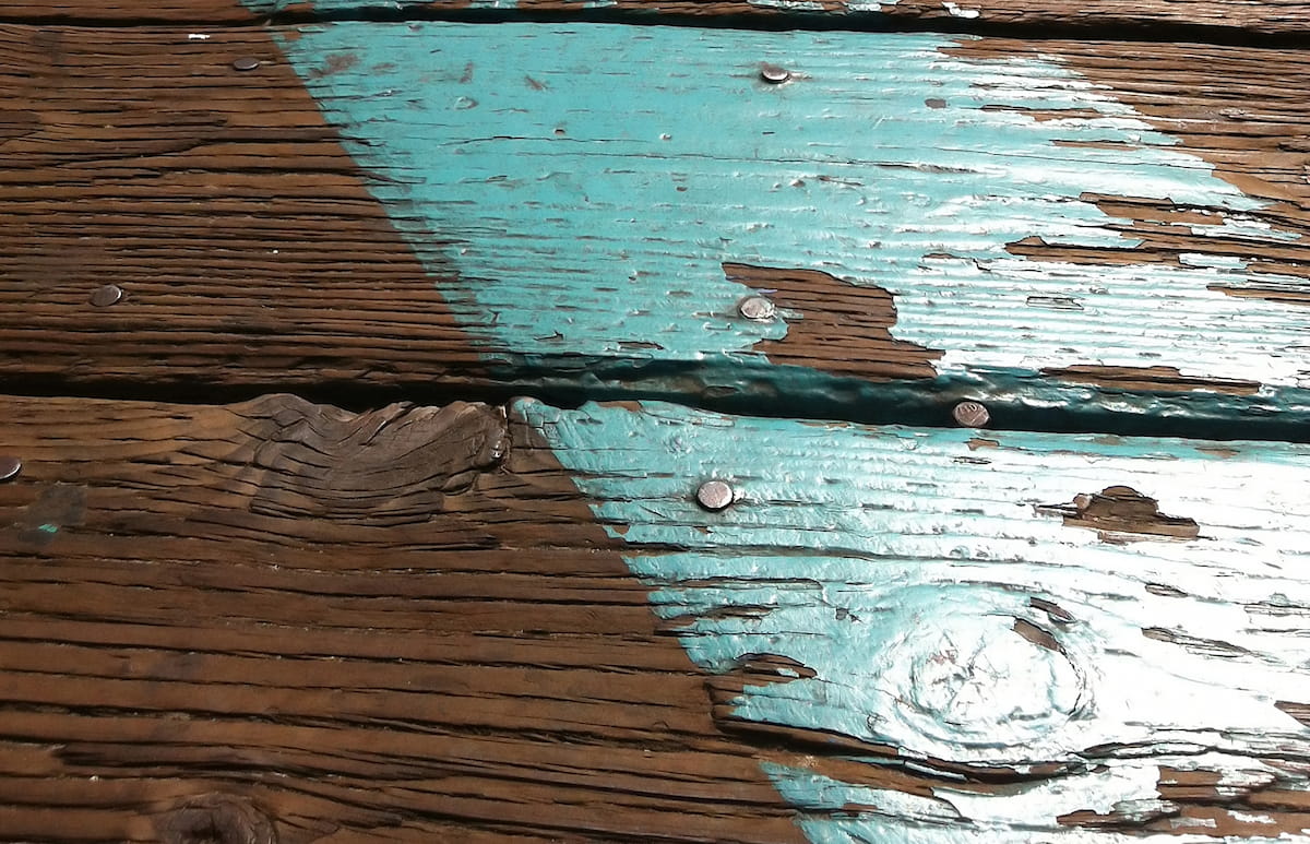 Comment reboucher les trous dans le bois avant de peindre ?