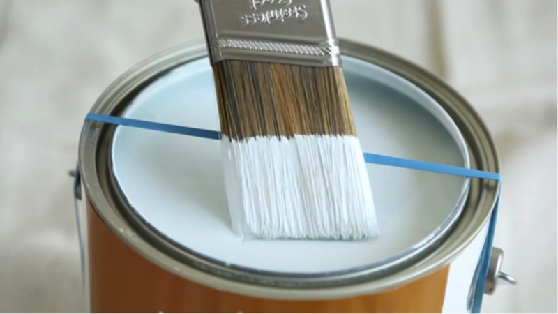 Pinceau Avec Peinture Colorée Pour La Rénovation De La Maison Et