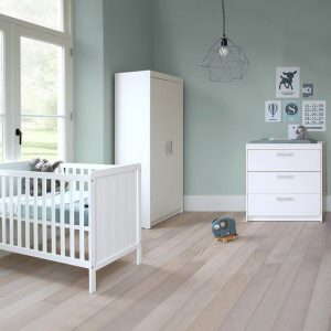 peinture chambre bebe garcon bleu-gris avec luminaire vintage