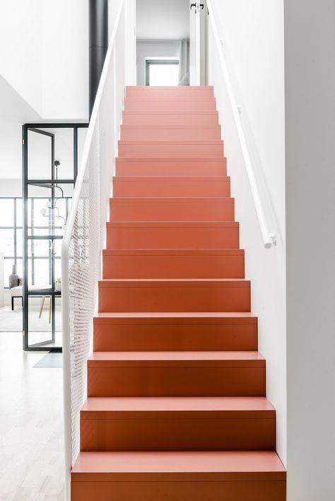 escalier en beton cire rouge